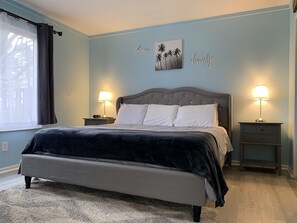 3 bedrooms, desk, iron/ironing board, free WiFi