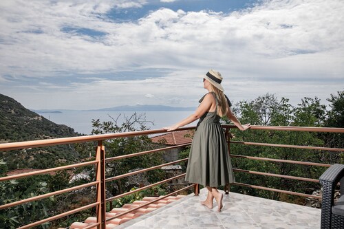 Vila Leon - Old Qeparo