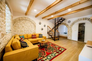 Interior - Vila Leon - Old Qeparo (Upper Qeparo)