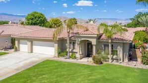 Unclassified image, 3 of 14, button - The Great Escape 3BR Saltwater POOL + SPA #211620 (La Quinta)