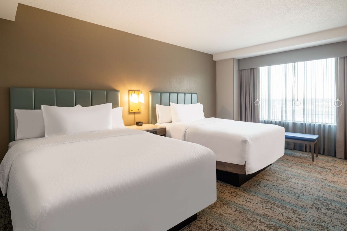 Premium bedding, in-room safe, desk, laptop workspace