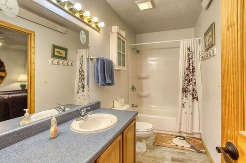Private Hot tub, Great Scenery and pet friendly!