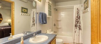 Private Hot tub, Great Scenery and pet friendly!