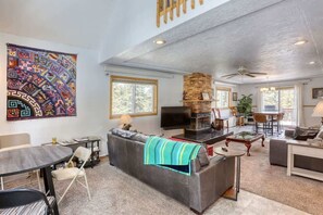 Smart TV, fireplace, DVD player, offices