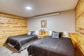 4 室のベッドルーム、アイロン / アイロン台、WiFi (無料)、ベッドシーツ