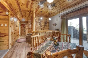 Interior - Pineview Cabin – A Cozy Luxury Retreat with Stunning Views (Lead)
