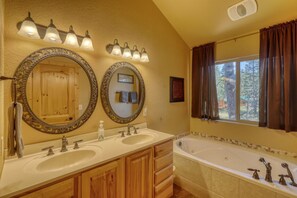 Bathtub, hair dryer, towels - Rustic Luxury Awaits at Red Antelope Lodge (Lead)