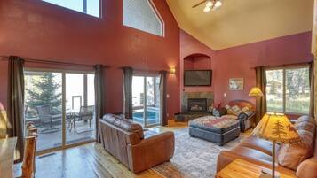 Flat-screen TV, fireplace