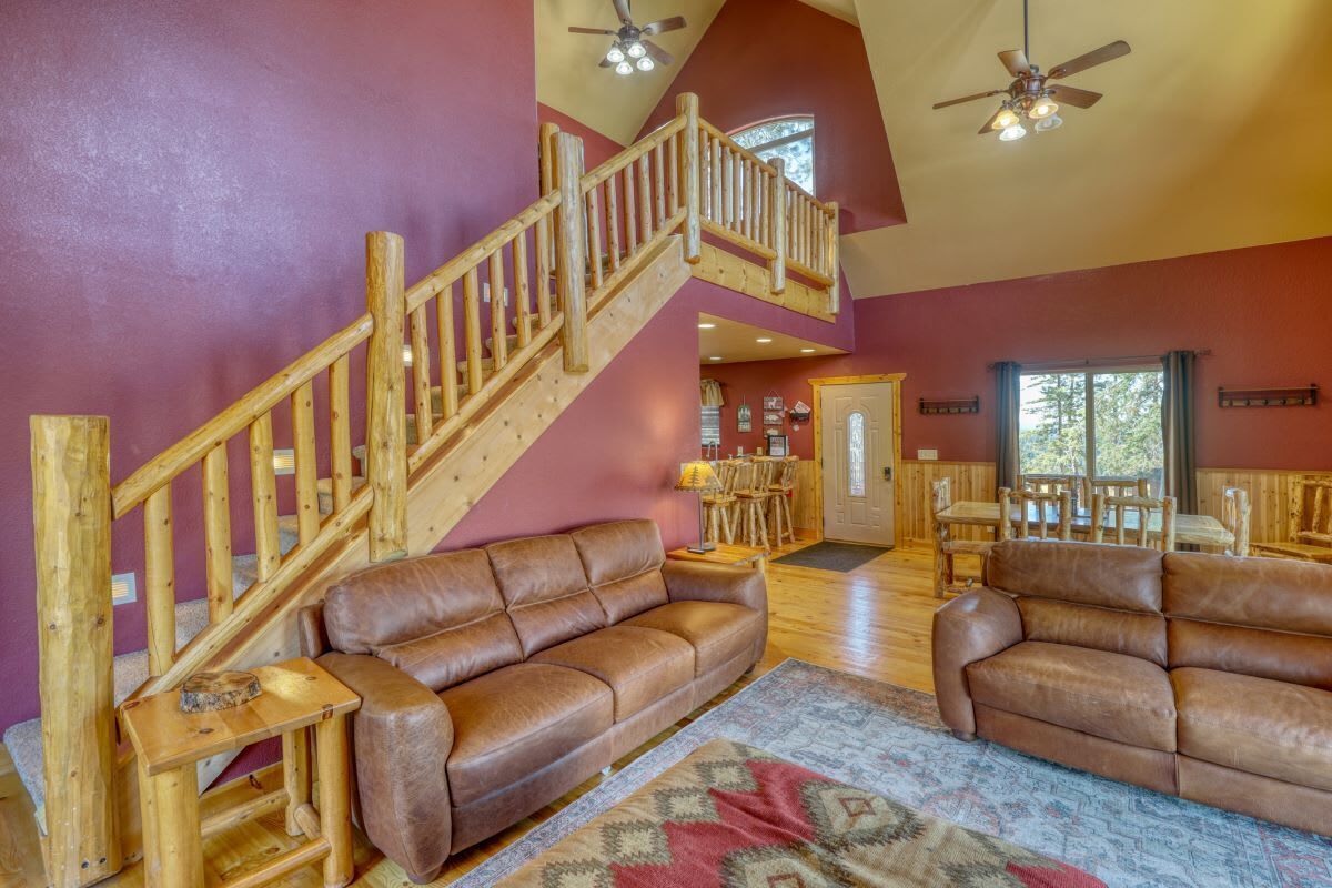 Flatscreentelevisie en een open haard