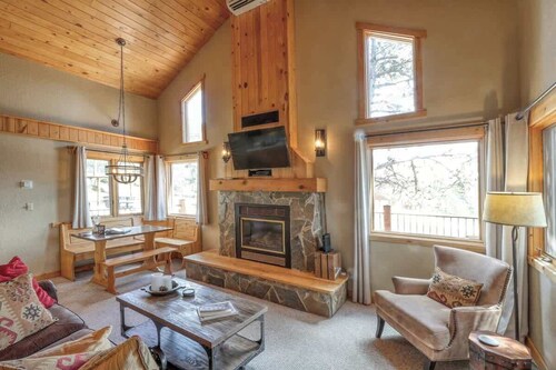 Serenity Ridge Retreat – Cozy Cabin with Hot Tub & Mountain Views Near Terry Peak