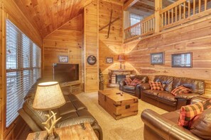 Télévision, cheminée, lecteur de DVD, baby-foot