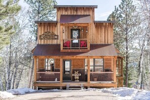 Exterior - Saloon Cabin on Gilded Mountain/private hot tub (Lead)