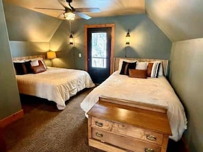 4 bedrooms, free WiFi, bed sheets - Saloon Cabin on Gilded Mountain/private hot tub (Lead)