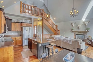 Interior - Gold Rush Lodge - Hot tub, wifi and Clubhouse heat (Lead)
