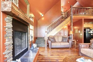 Smart TV, chimenea y videojuegos