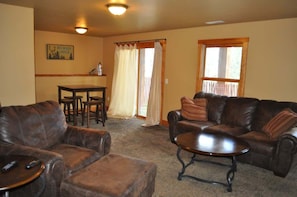 Smart TV, fireplace, video games - Mercantile Cabin (Lead)