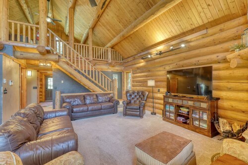 Deer Haven Lodge – Spacious Family Cabin with Hot Tub, Game Room & Scenic Views