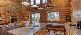 Deer Haven Lodge – Spacious Family Cabin with Hot Tub, Game Room & Scenic Views