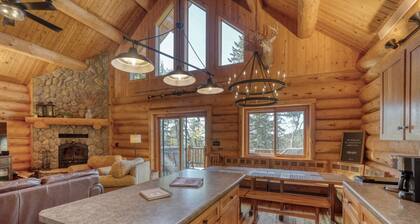 Deer Haven Lodge – Spacious Family Cabin with Hot Tub, Game Room & Scenic Views