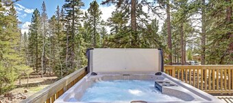 Buffalo Loft – Hot tub, wraparound deck & cozy Black Hills getaway!