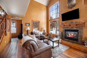 TV, caminetto, tavolo da calcetto