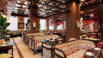 Breakfast, dinner and brunch served