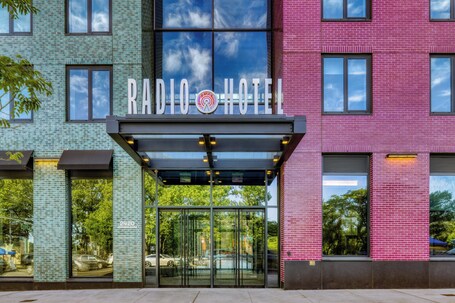 Radio Hotel - Image 3