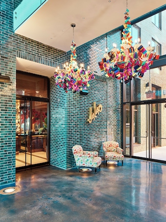 Breakfast, dinner and brunch served