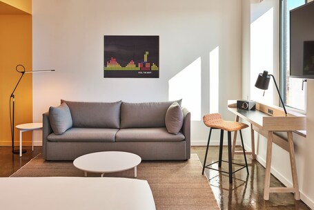 Radio Hotel - Image 29