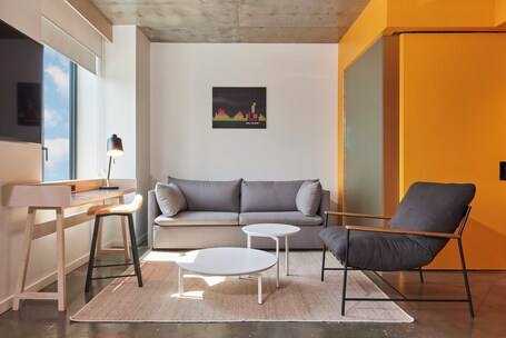 Radio Hotel - Image 30