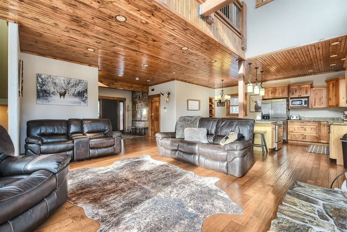 Televisión y chimenea 