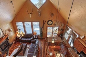 Smart TV, fireplace - Big Pine Lodge – Rustic charm, hot tub, pet friendly, and room for 12 near Terry Peak! (Lead)