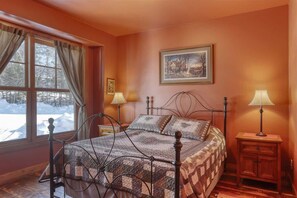 4 bedrooms, free WiFi, bed sheets