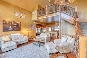 Flat-screen TV, fireplace - Gunstock Lodge (Lead)