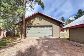 Exterior - Couloir Cabin (Lead)