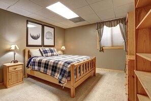 4 bedrooms, WiFi, bed sheets - Grand View Lodge – Luxury Black Hills Cabin with Stunning Views & Hot Tub (Lead)
