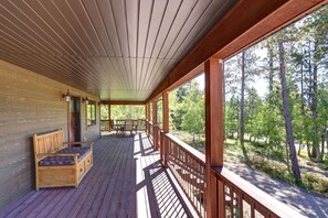 Terrace/patio - Triple R Retreat – Hot Tub, Loft & Black Hills Views (Lead)