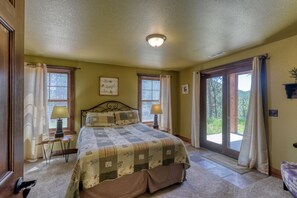 4 slaapkamers, een strijkplank/strijkijzer, gratis wifi, beddengoed