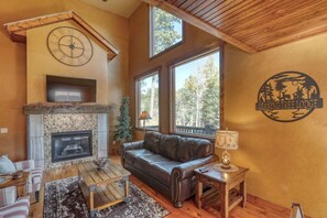 Platt-tv och eldstad