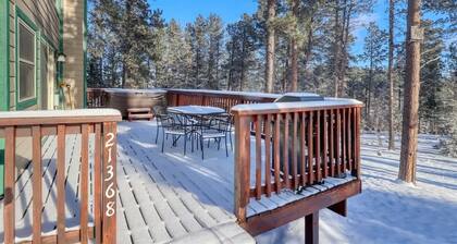 Bigfoot Bungalow - private location with Hot Tub,
