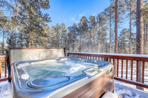 Bigfoot Bungalow - private location with Hot Tub,