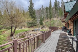 Terrace/patio - Bear Butte Gulch Lodge - Private cabin with gorgeo (Deadwood)