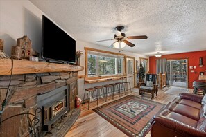 Télévision, cheminée