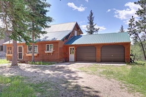 Exterior - Wanderlust Cabin – Cozy Retreat with Hot Tub & Ski Access (Lead)