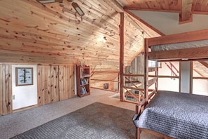 1 bedroom, free WiFi, bed sheets - Wanderlust Cabin – Cozy Retreat with Hot Tub & Ski Access (Lead)