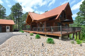 Exterior - Antler Lodge - Gorgeous log cabin 3 miles east of (Sturgis)