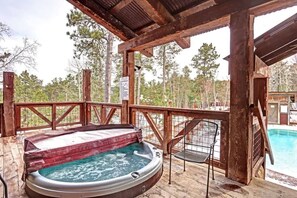 Outdoor spa tub - Ravens Ridge - Modern, new cabin with 4 bedrooms, (Lead)