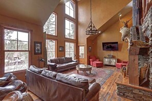 TV, fireplace, offices - Little Badger Lodge (Lead)