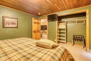 5 bedrooms, iron/ironing board, free WiFi, bed sheets - Rocky Ridge Lodge – A Black Hills Escape for Family & Friends! (Lead)