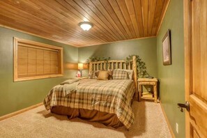 5 bedrooms, iron/ironing board, free WiFi, bed sheets - Rocky Ridge Lodge – A Black Hills Escape for Family & Friends! (Lead)